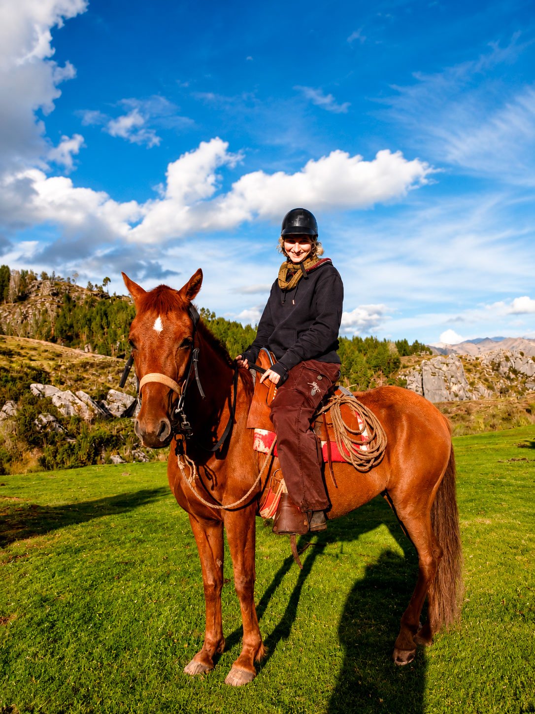 paseo a caballo en Cusco con paisajes andinos